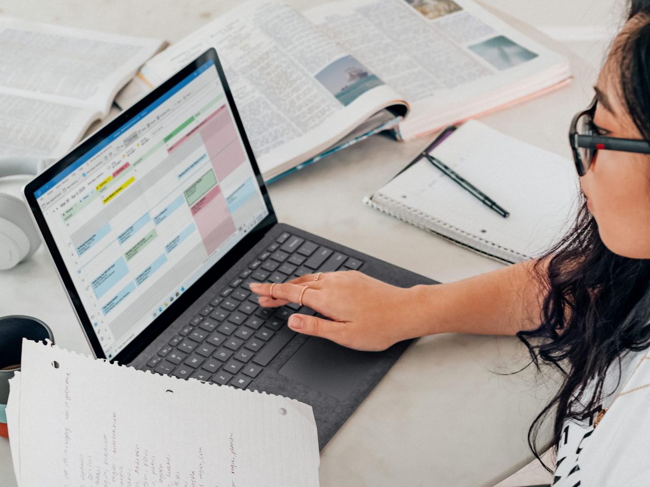 云教务如何设计丰富语种覆盖+便捷切换+国际时区排课，中文（简/繁体）、英文、法语、葡萄牙语、日语、韩语